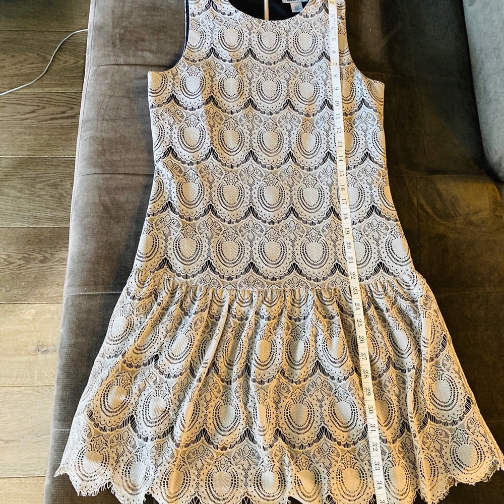 DKNY Beige and black, laced dress - Picture 3 of 5